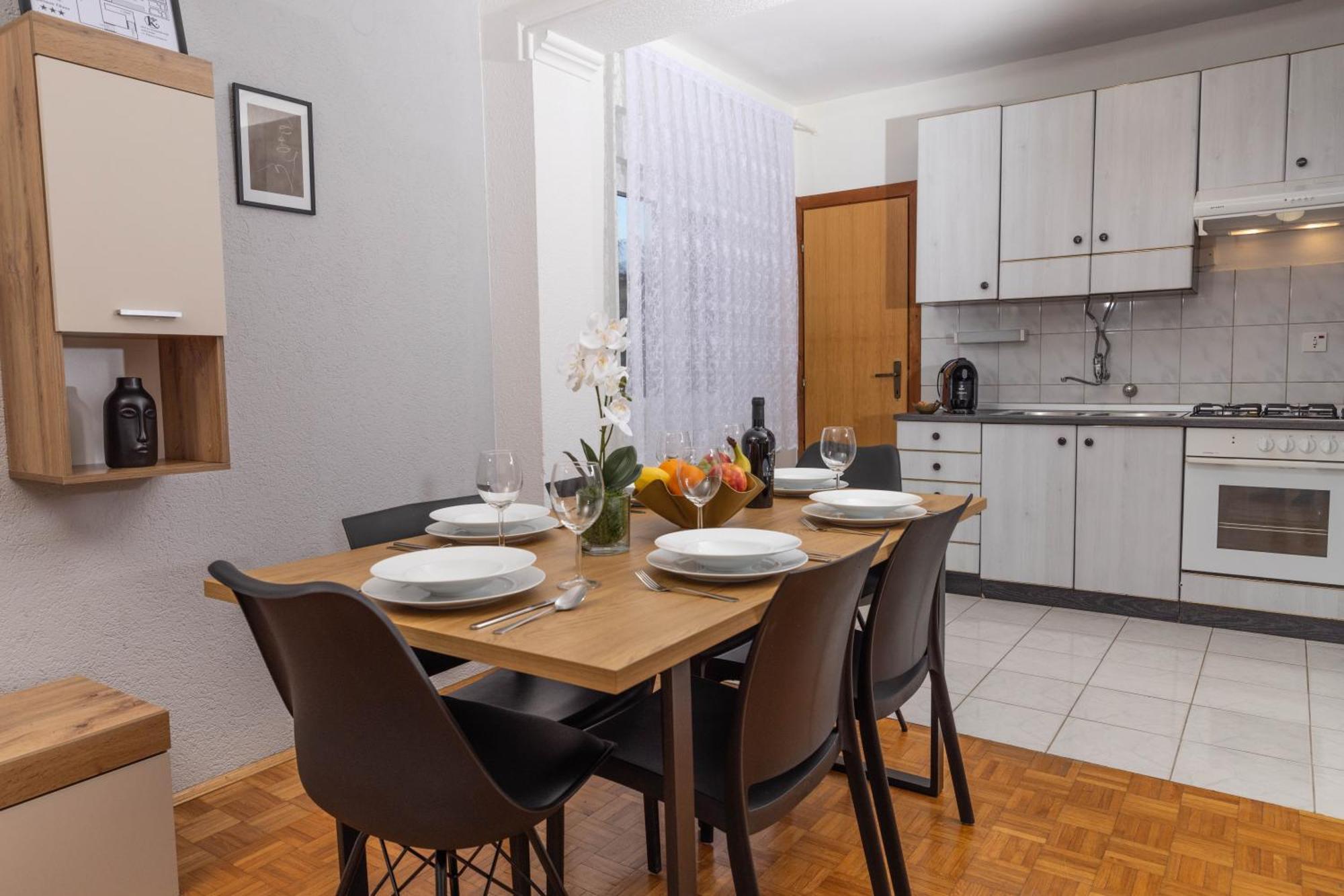 Apartman Tihana Vinkovci Exterior foto
